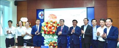 Các đồng chí lãnh đạo tỉnh đến thăm, động viên Công ty Nhiệt điện Thái Bình nhân dịp đầu xuân 