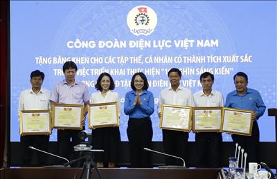 Sau 2,5 tháng phát động thi đua “10.000 sáng kiến” trong CNVCLĐ Tập đoàn Điện lực Việt Nam (giai đoạn 2022 – 2023), đã có 2.400 sáng kiến tham gia. Đợt 1 thi đua đã “cán đích” với kết quả vượt chỉ tiêu đặt ra.  