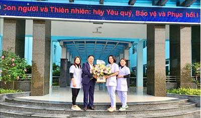 Lãnh đạo Công ty Nhiệt điện Thái Bình tặng hoa chúc mừng đội ngũ làm công tác y tế, nhân kỷ niệm 67 năm ngày Thầy thuốc Việt Nam (27/2/1955-27/2/2022)