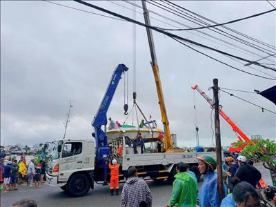 hánh Hòa: Các đơn vị trong EVN kịp thời hỗ trợ công tác cứu trợ người dân vùng ngập lụt