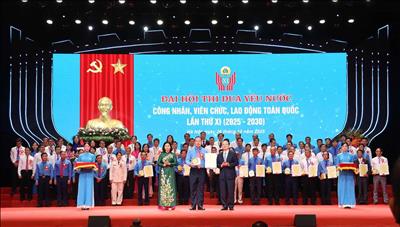 EVN có 1 tập thể, 2 cá nhân được tuyên dương tại Đại hội Thi đua yêu nước CNVCLĐ toàn quốc lần thứ XI