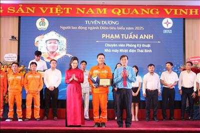 Lao động bằng cả trái tim – Câu chuyện về một người thợ điện tiêu biểu